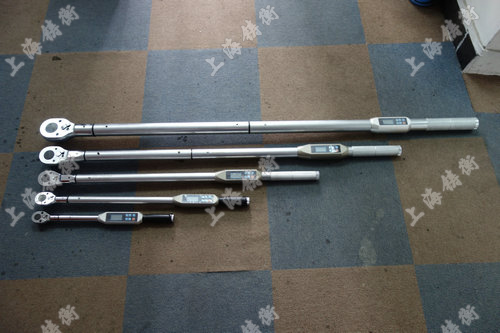 ���@Ť������